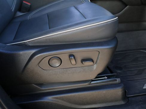 Used 2022 GMC Yukon SLT w/ SLT Premium Package image 9