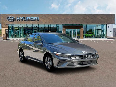New 2026 Hyundai Elantra SEL Sport FWD image 11
