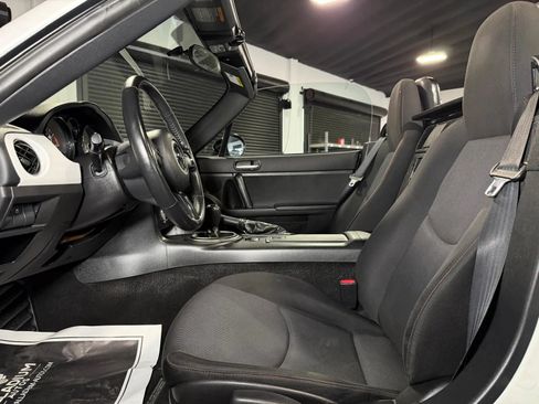 Used 2015 MAZDA MX-5 Miata Club RWD image 19