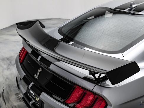 Used 2022 Ford Mustang Shelby GT500 w/ Carbon Fiber Track Pack RWD image 18