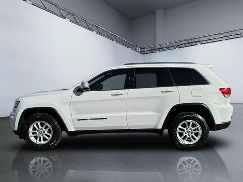 Used 2019 Jeep Grand Cherokee Laredo AWD/4WD image 2