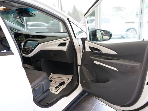 Used 2018 Chevrolet Bolt Premier w/ Driver Confidence II Package FWD image 38