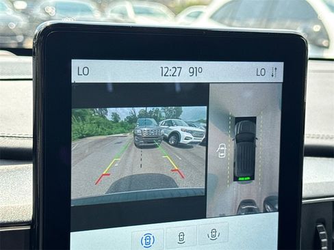 Used 2020 Ford Explorer Platinum w/ Premium Technology Package image 33