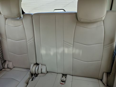 Used 2018 Cadillac Escalade Luxury AWD/4WD image 17