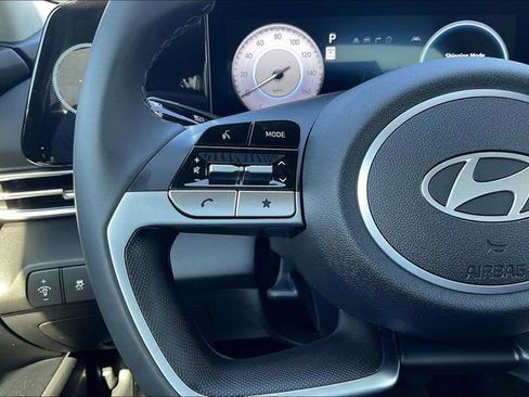 New 2025 Hyundai Elantra SEL image 14