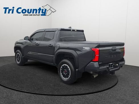 Certified 2024 Toyota Tacoma TRD Off-Road AWD/4WD image 5