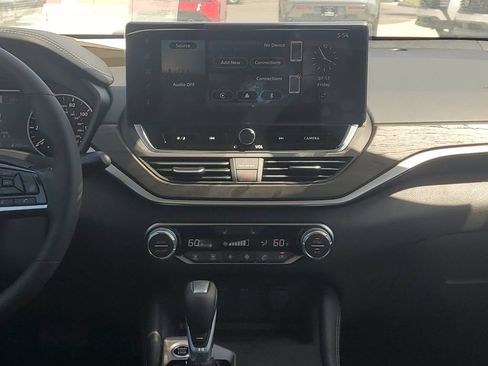 Used 2025 Nissan Altima 2.5 SV w/ SV Premium Package FWD image 20