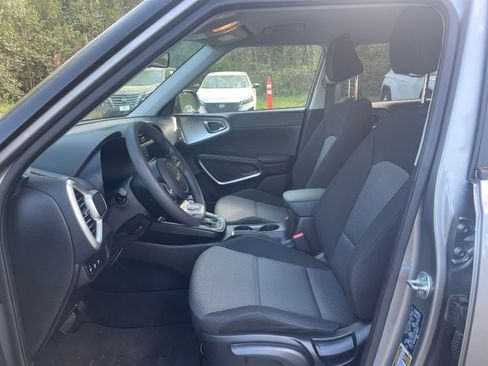 Used 2025 Kia Soul LX w/ LX Technology Package image 24