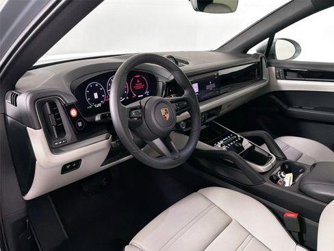 Certified 2026 Porsche Cayenne Coupe AWD/4WD image 4