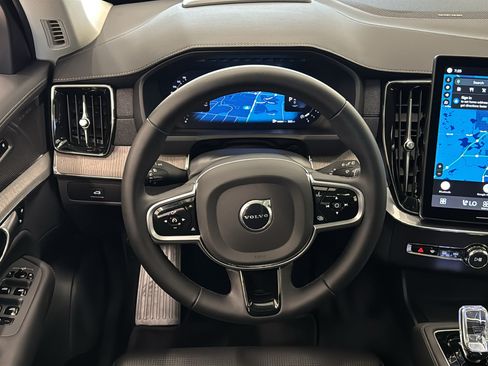 Used 2025 Volvo XC90 B6 Ultra w/ Protection Package Premier AWD/4WD image 12
