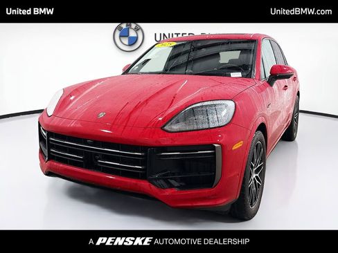 Used 2025 Porsche Cayenne Turbo image 1