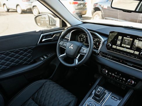 New 2025 Mitsubishi Outlander SEL image 14