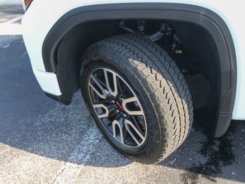 Used 2025 GMC Sierra 1500 AT4 w/ AT4 Premium Package AWD/4WD image 31