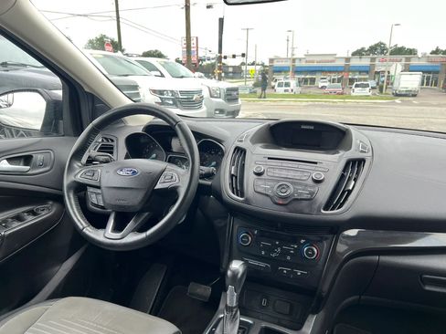 Used 2017 Ford Escape SE w/ SE Sport Appearance Package FWD image 13
