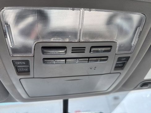 Used 2015 Toyota Highlander Limited AWD/4WD image 31