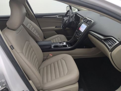 Used 2019 Ford Fusion SEL image 21