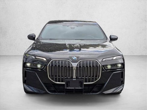 Used 2024 BMW 740i image 2