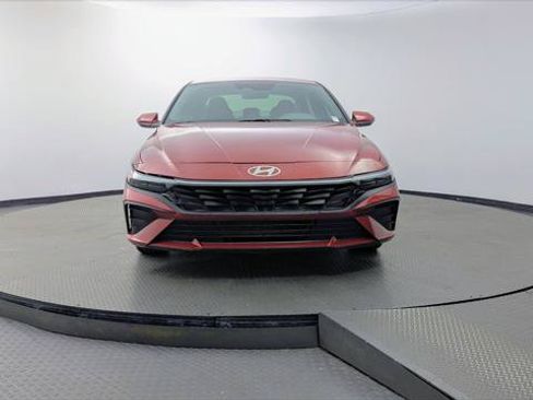 Used 2025 Hyundai Elantra SE FWD image 12