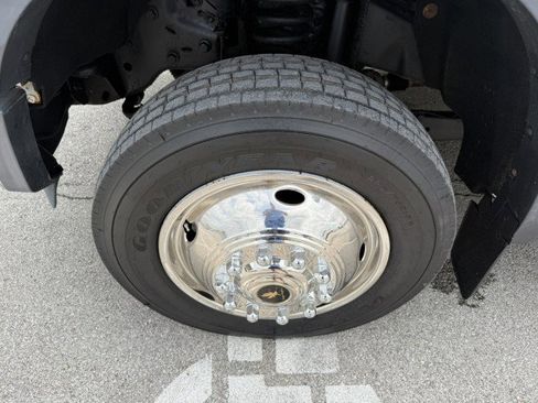 Used 2009 Ford F550 4x4 Regular Cab Super Duty image 14