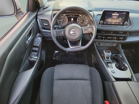 Used 2024 Nissan Rogue SV FWD image 12