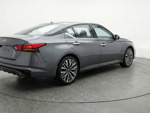 Used 2025 Nissan Altima 2.5 SV FWD image 9