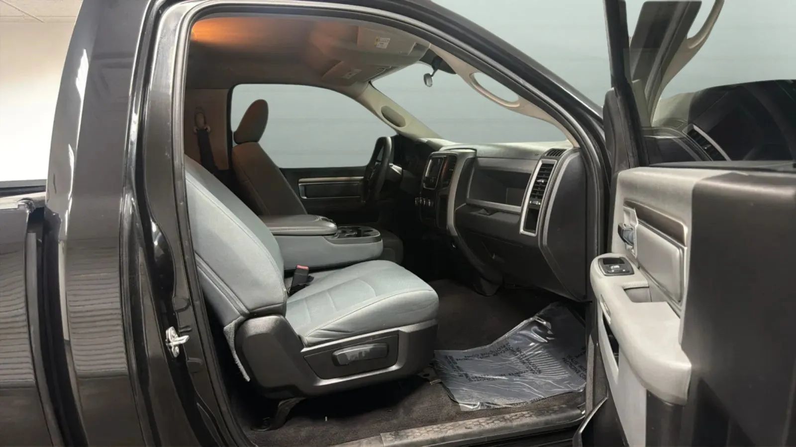 Used 2017 RAM 1500 Express RWD image 18