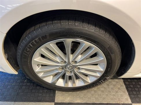 Used 2015 Toyota Avalon XLE Touring image 8