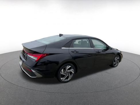 Used 2025 Hyundai Elantra SEL FWD image 15