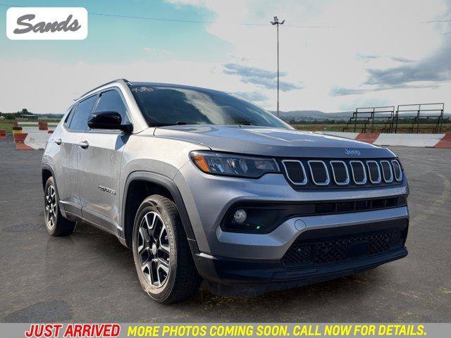 Used 2022 Jeep Compass Latitude FWD image 1