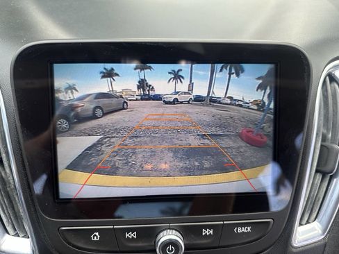 Used 2017 Chevrolet Malibu LT image 23