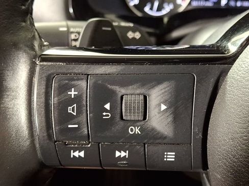Used 2022 Nissan Pathfinder SV AWD/4WD image 21