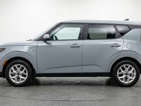Used 2025 Kia Soul LX w/ LX Technology Package FWD image 5