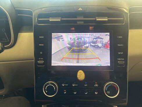 Used 2022 Hyundai Tucson SE image 3