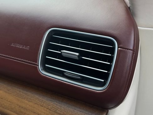 Used 2023 Mercedes-Benz Maybach GLS 600 4MATIC image 32