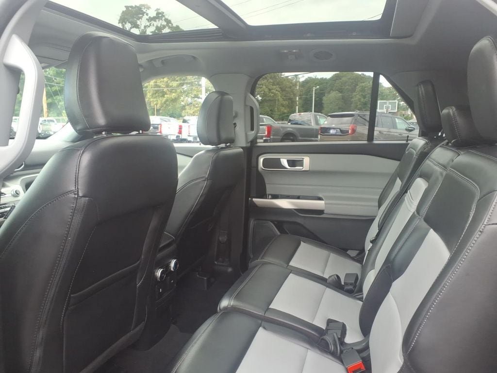 Used 2023 Ford Explorer XLT w/ Equipment Group 202A AWD/4WD image 13