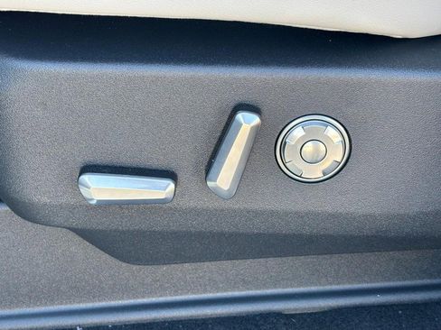 New 2026 Lincoln Navigator Reserve AWD/4WD image 16