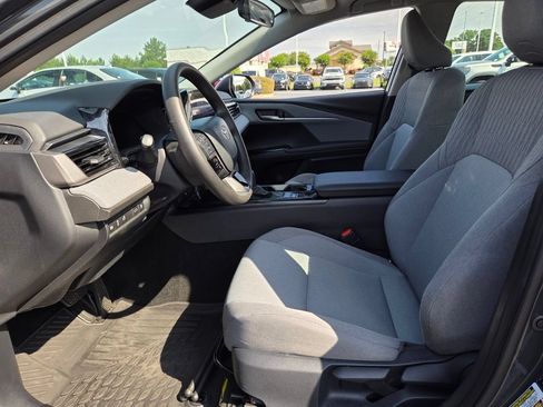 Certified 2025 Toyota Camry LE FWD image 5