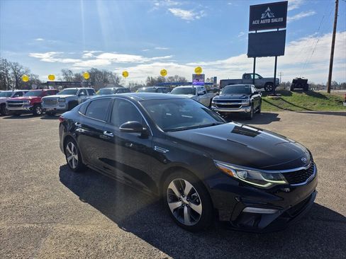 Used 2019 Kia Optima S w/ S Panoramic Sunroof Package FWD image 2
