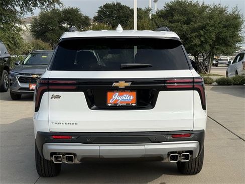 New 2026 Chevrolet Traverse LT w/ Driver Confidence Package image 5