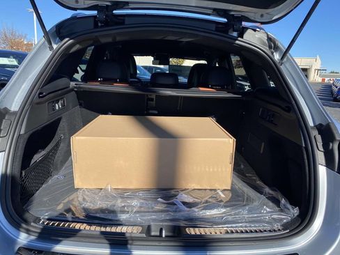 Used 2025 Mercedes-Benz GLC 300 4MATIC image 10