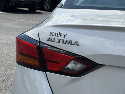 Used 2024 Nissan Altima 2.5 SV FWD image 5