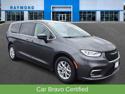 Used 2023 Chrysler Pacifica Touring-L FWD image 1