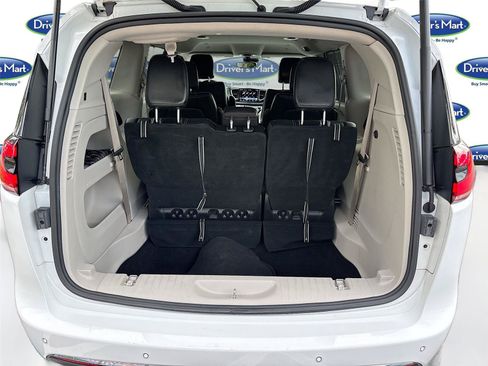 Used 2023 Chrysler Pacifica Touring-L FWD image 26