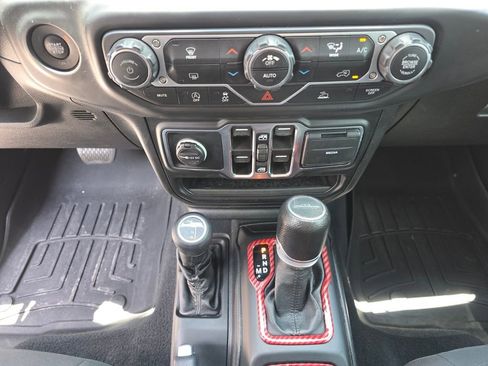 Used 2021 Jeep Gladiator Sport AWD/4WD image 29