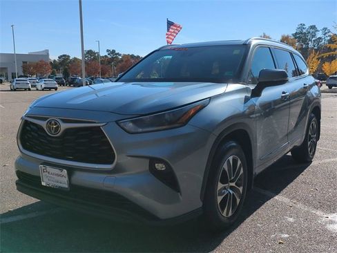 Used 2021 Toyota Highlander XLE image 8