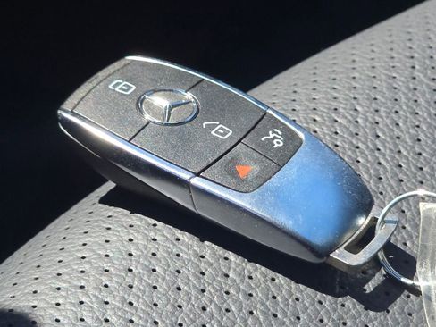Certified 2022 Mercedes-Benz GLC 300 4MATIC image 39