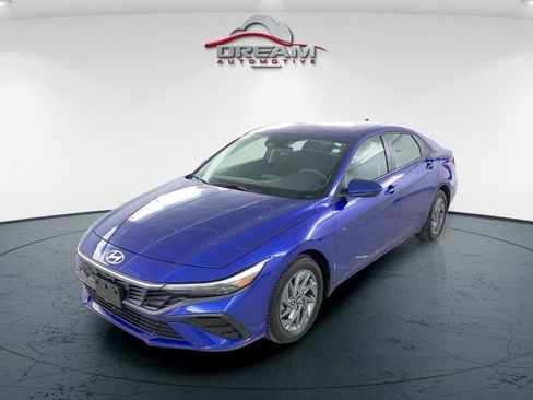 Used 2024 Hyundai Elantra SEL image 5