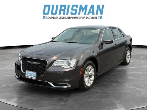 Used 2023 Chrysler 300 Touring RWD image 2