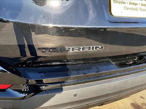 Used 2023 GMC Terrain SLE w/ Driver Convenience Package image 8