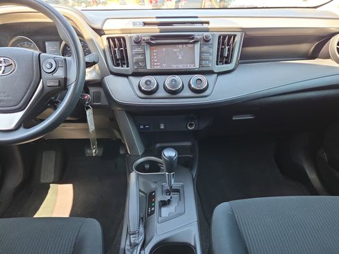 Used 2018 Toyota RAV4 LE FWD image 22